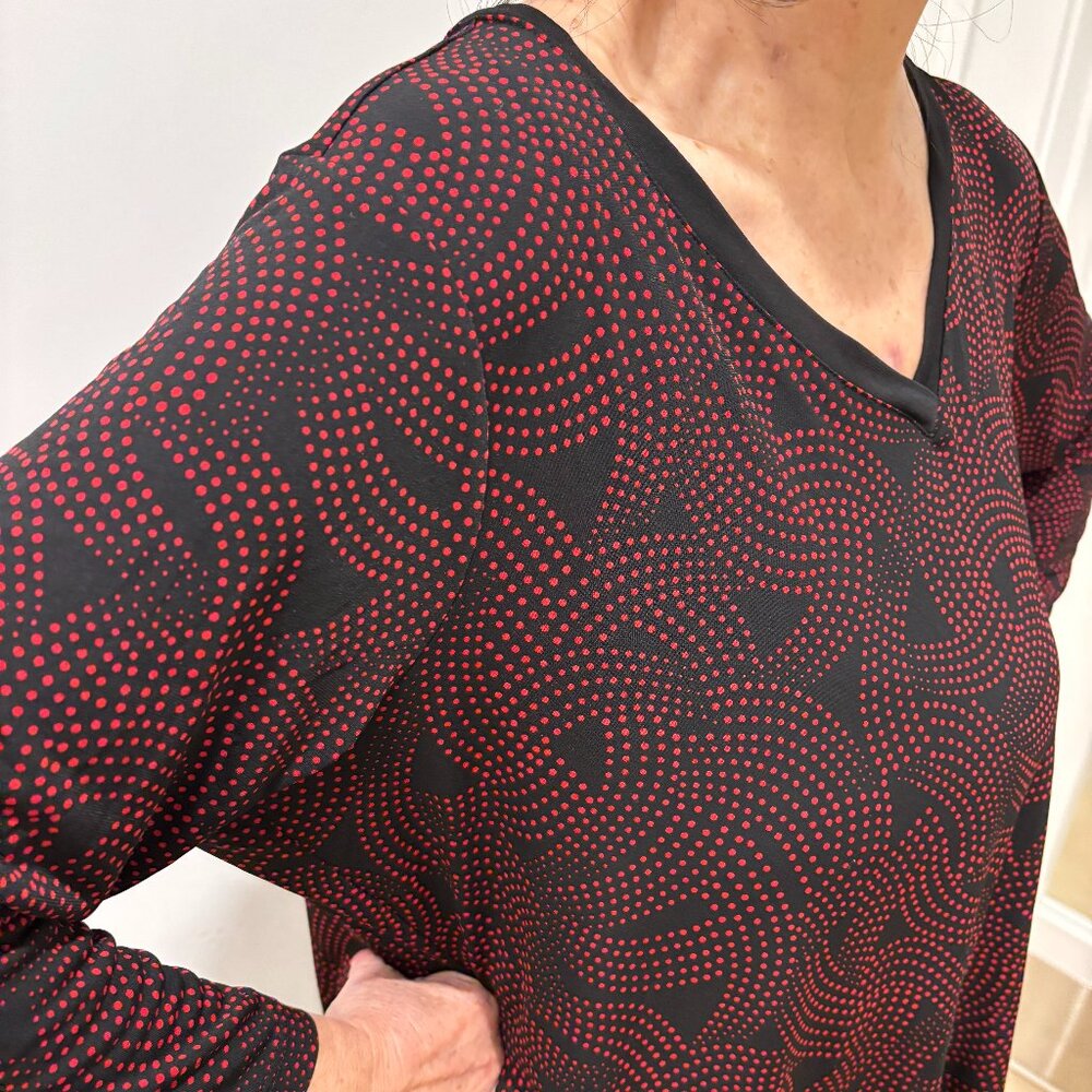 Black & red Susan Graver Liquid Knit hi-low geometric tunic, XL 🎁 Sale 🎁